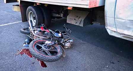 Motociclista grave tras 0607