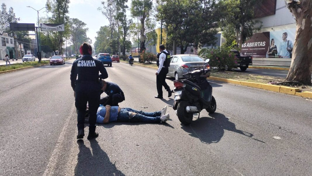 MORELIA Motociclista resulta lastimado tras derrapar sobre la Av. Madero Poniente de Morelia 4