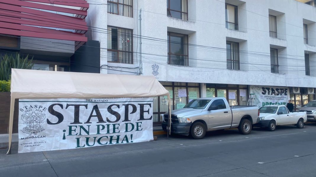 MORELIA Empleados de SADER toman oficinas exigen se tome en cuenta al personal de base 4