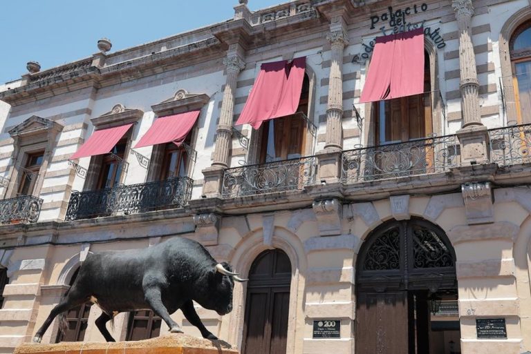 Llama gobernador a suspender corrida de toros del 30 de septiembre
