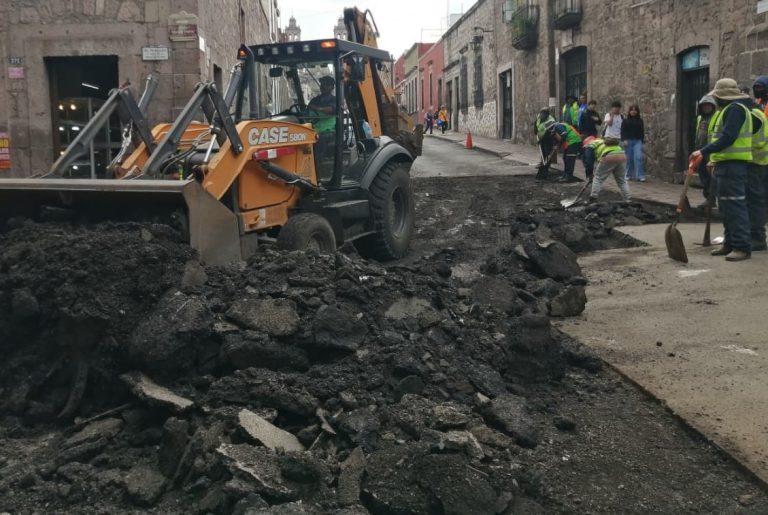 Intensifica Ayuntamiento de Morelia trabajos de bacheo en el Centro Histórico