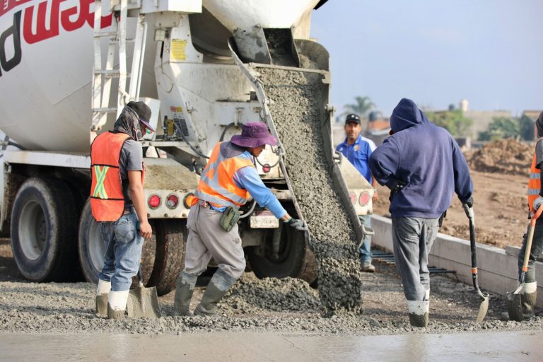 Avenida Amalia Solórzano lleva avance de 19 por ciento