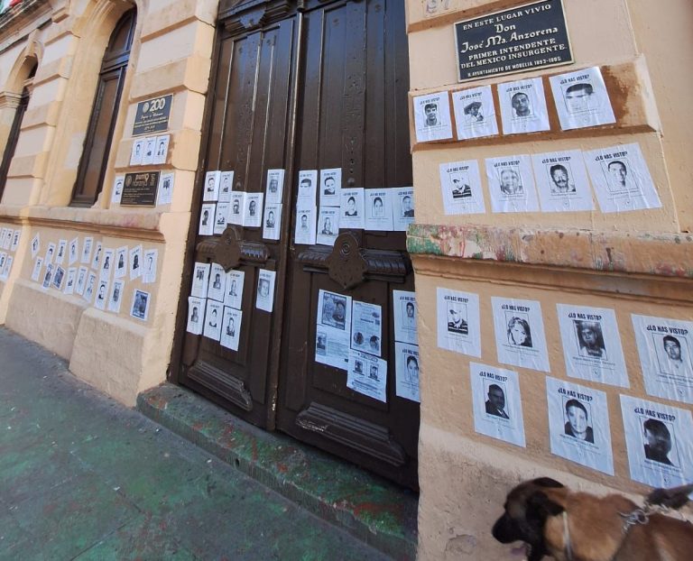 Amanece Morelia con los rostros de personas desaparecidas