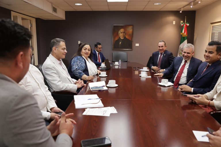 Realiza gobernador gira a Chicago