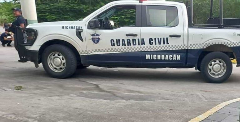 Atacan a balazos a un joven de 15 años mientras platicaba con su novia, en Apatzingán