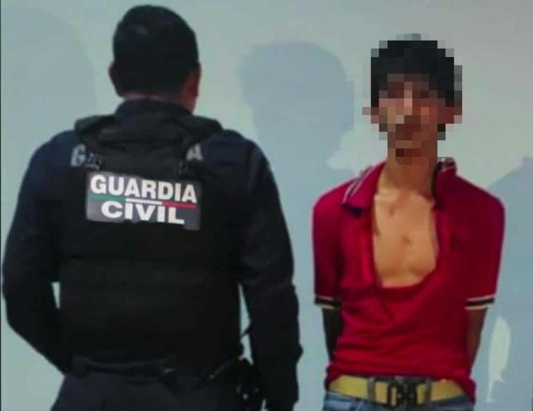Detienen a sujeto armado tras robo de motocicleta, en Apatzingán