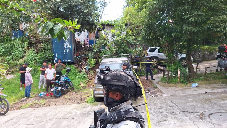 Solitario pistolero ataca a tiros a dos hombres en la 28 de Octubre; uno muere