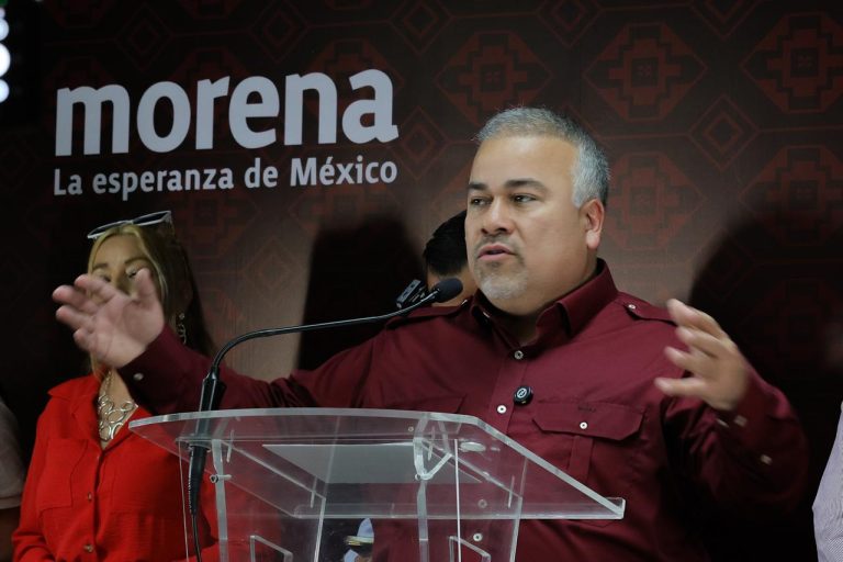 Chocan Morena y PAN por crecimiento en encuestas 