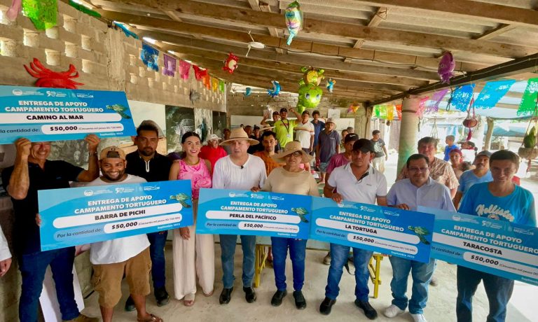 Entregan apoyos por 50 mp a campamentos tortugueros