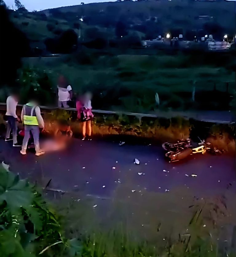 Muere motociclista en accidente sobre la Morelia-Maravatío; hay 1 herido 