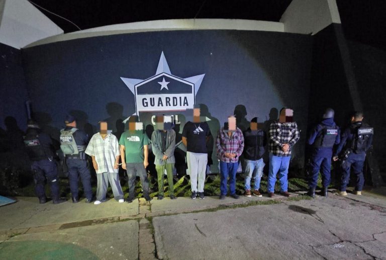 7 detenidos y 7 vehículos asegurados, tras bloqueo y quema de camión, en Zinapécuaro 