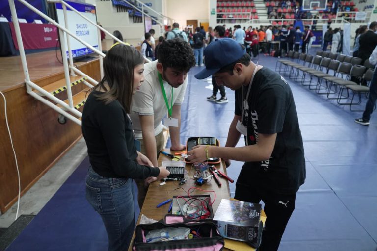 Arrancó el RoboJam Bajío 2025 con 165 equipos en competencia 