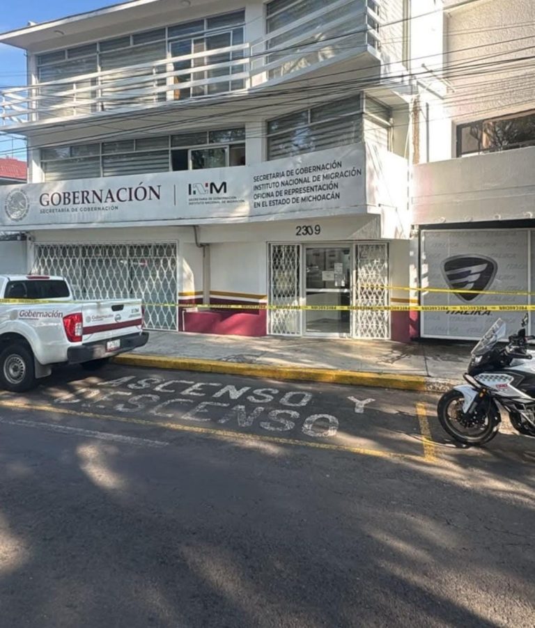 Arrojan granada de fragmentación afuera del INM, Morelia