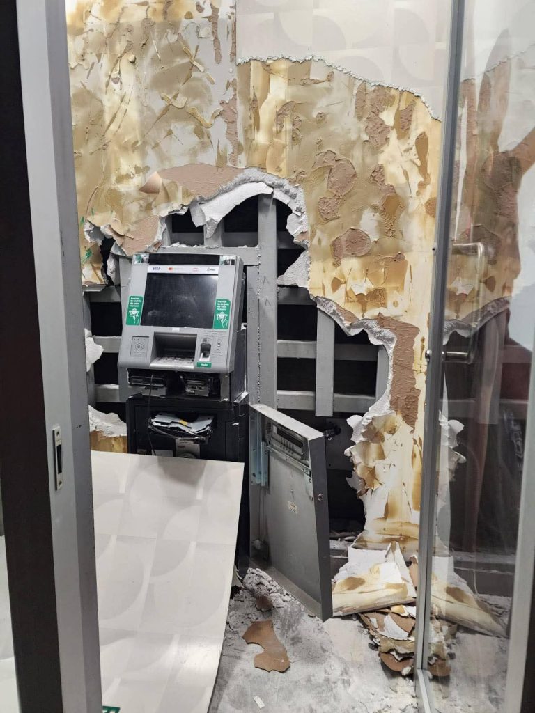 Intentan robar cajero automático en Huandacareo; sujetos huyen sin botí