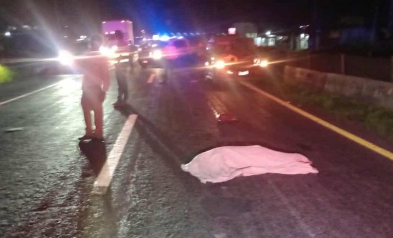 Peatón muere atropellado por camioneta en la Morelia-Salamanca