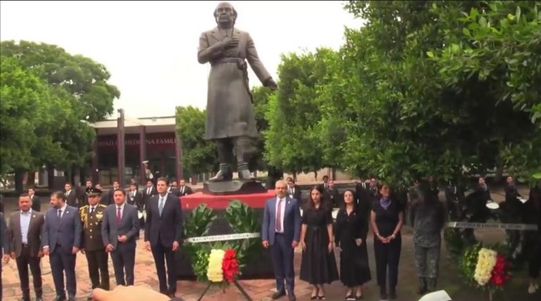 Destacan a héroes nacionales en acto cívico por el 215 aniversario de la independencia