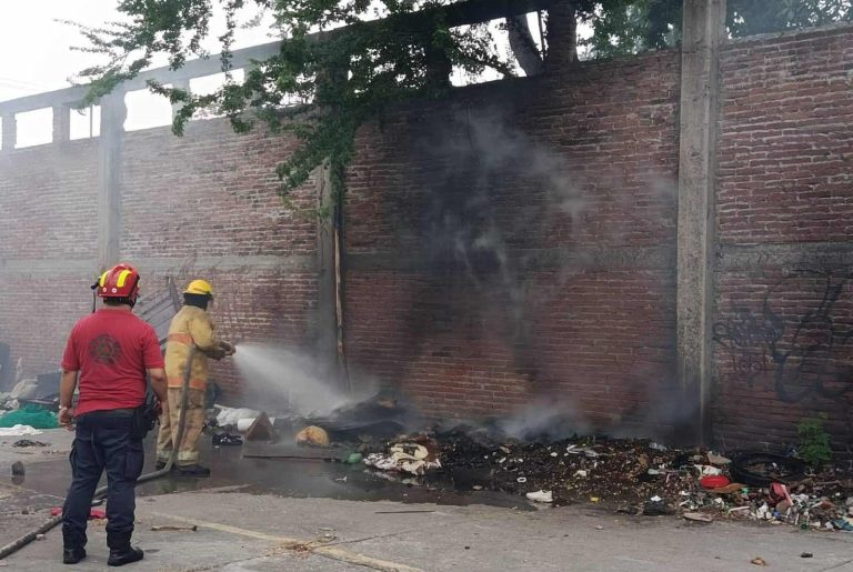 Se incendia bodega abandonada en la colonia Vista Bella de Apatzingán