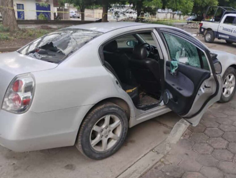 Suman dos vehículos asegurados tras agresión contra policías en Apatzingán