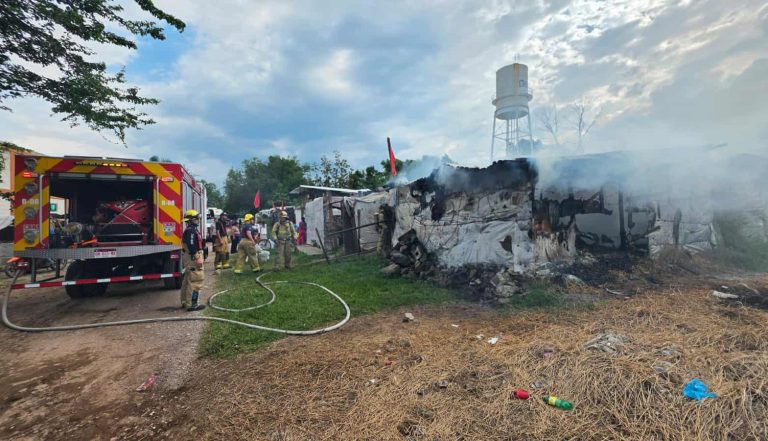 Veladora ocasiona incendio de humilde vivienda, en Zamora