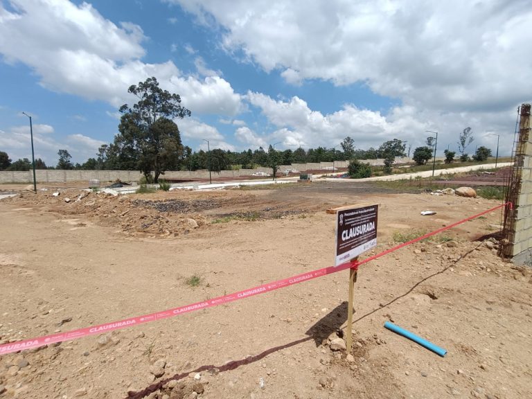 Clausuran fraccionamiento tras denuncia ciudadana