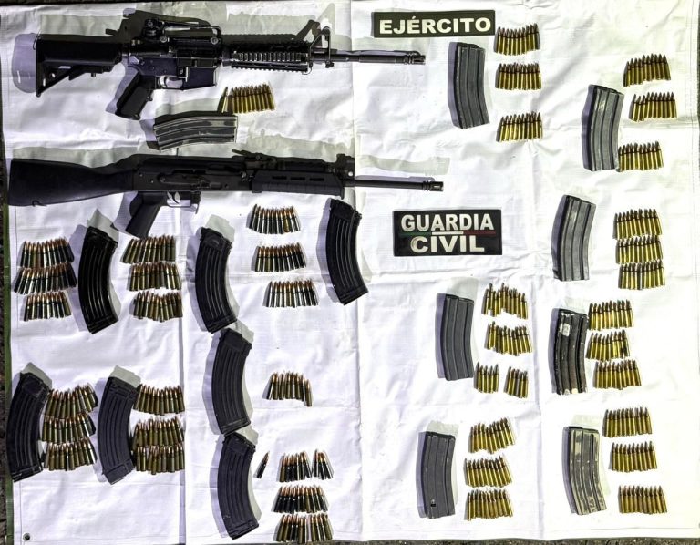 Aseguran dos armas largas, vehículos y más de 400 cargadores en Quiroga