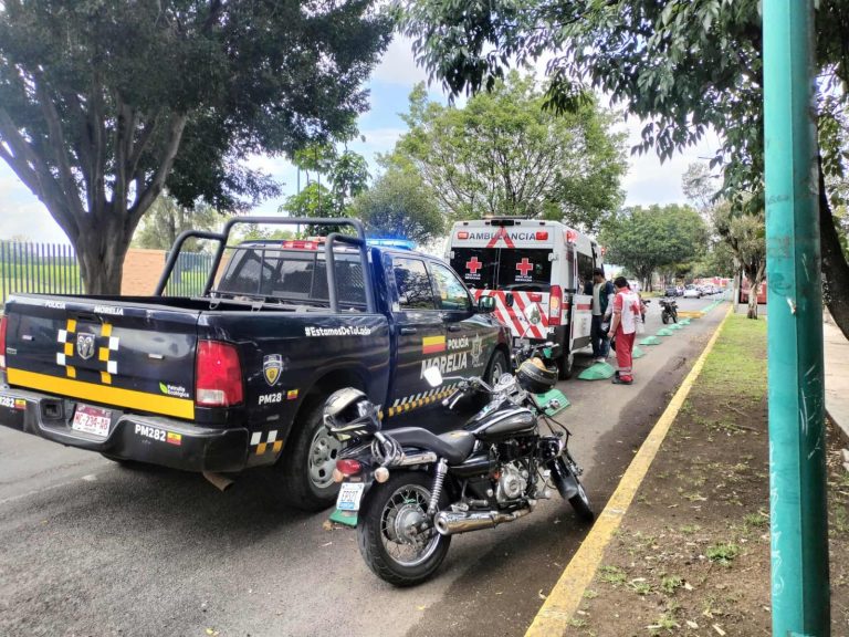 Se registra accidente de moto en la avenida Francisco J. Múgica de Morelia; hay 2 heridos