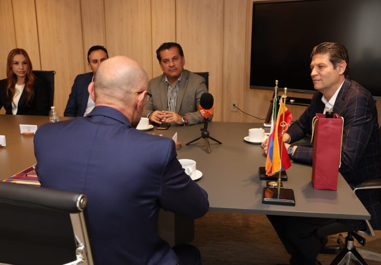Se reúne Alfonso Martínez con Encargado de Negocios de Embajada de Armenia