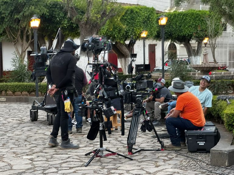 Acercan becas de seguros cinematográficas a estudiantes de Michoacán