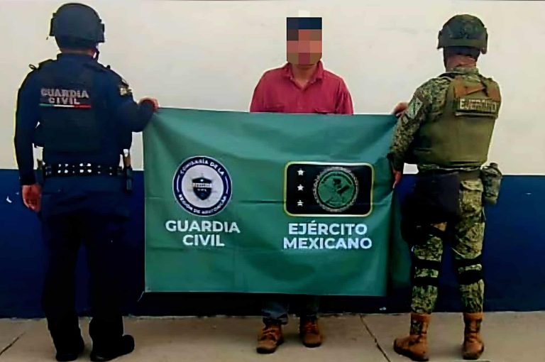 Detienen a venezolano con fusil de asalto y droga en Apatzingán