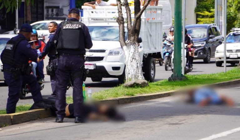 Balean a dos limpiaparabrisas en Zamora; uno muere