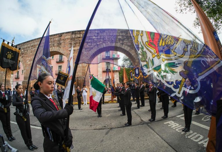 Más de 900 integrantes de la UMSNH honran a don José María Morelos y Pavón