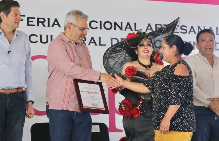 Inaugura Bedolla la 15 Feria de la Catrina de Capula; se consolida como escaparate artesanal