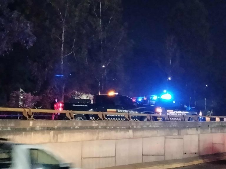Adulto mayor muere arrollado por vehículo sobre puente del Libramiento Norte de Morelia