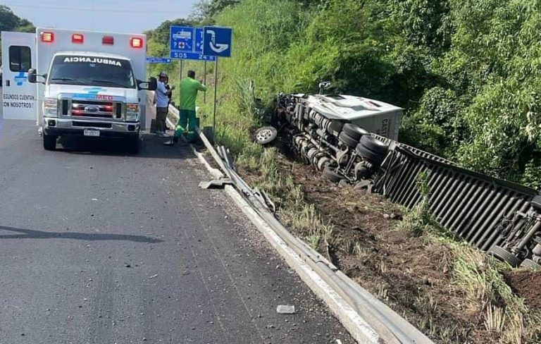 Dos accidentes en la Autopista Siglo XXI movilizan a cuerpos de emergencia