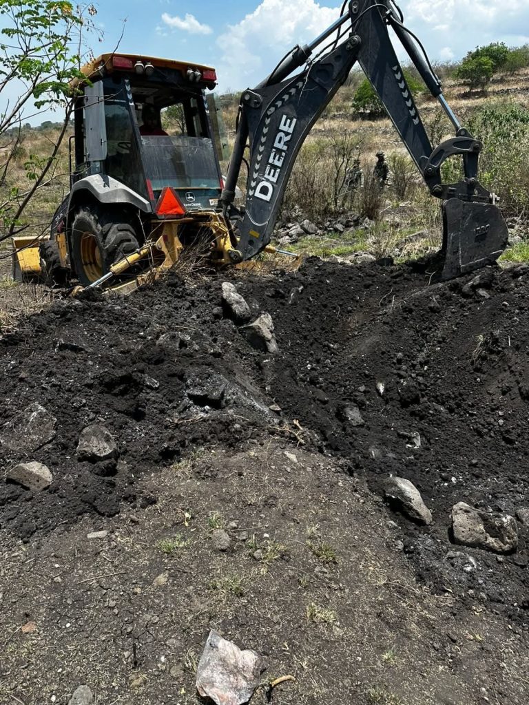 Hallan posible fosa clandestina en zona serrana de Cuitzeo