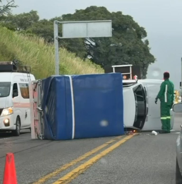 Tercer accidente del día en la autopista Siglo XXI; mujer resulta ilesa tras choque en Salvador Escalante