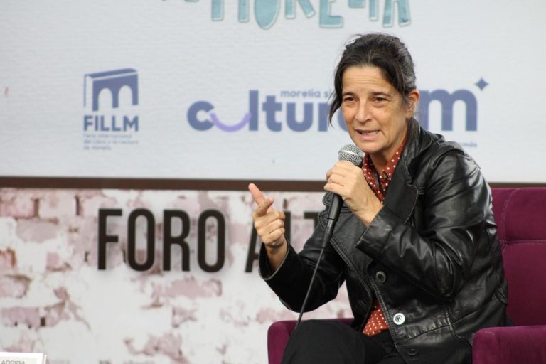 Autora portuguesa Patrícia Portela se presenta en la Feria Internacional del Libro y la Lectura de Morelia