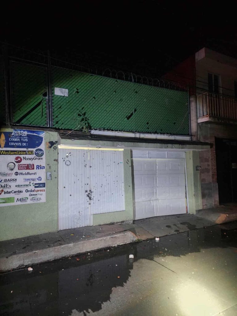 Delincuentes rafaguean domicilio en Huandacareo y abandonan vehículo robado