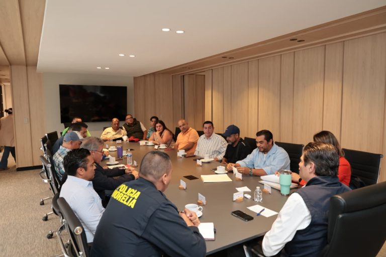 Alcalde y líderes taxistas estrechan comunicación para mejorar movilidad en Morelia