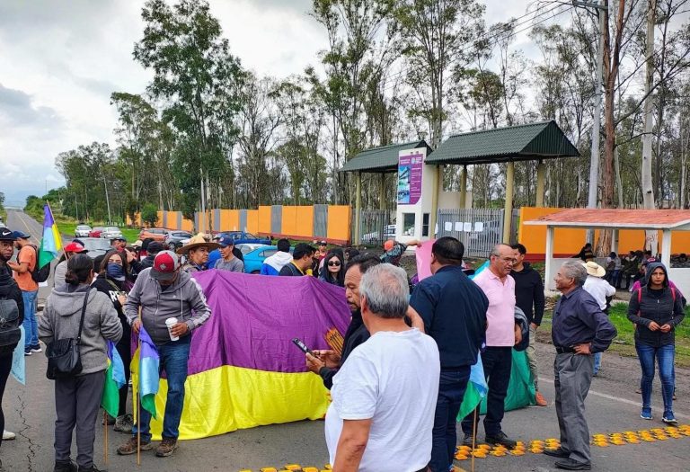 Trabajadores y profesores de la UIIM paran indefinidamente labores; exigen pago de sueldos atrasados 