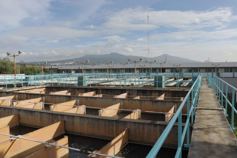 Ooapas realiza conexión de transformadores y mantenimiento en la planta potabilizadora La Mintzita