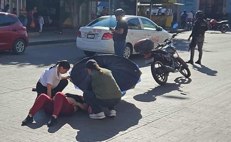 Peatona es atropellada por motociclista en la Avenida Lázaro Cárdenas, de Morelia