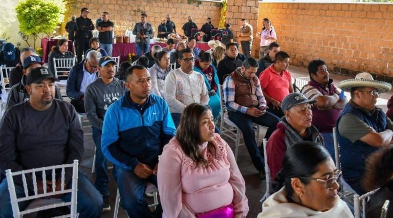 Entregan cerca de cuatro 4 mdp a municipios y comunidades para Noche de Muertos