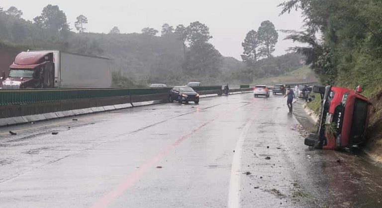 Se registran dos accidentes en la autopista Siglo XXI