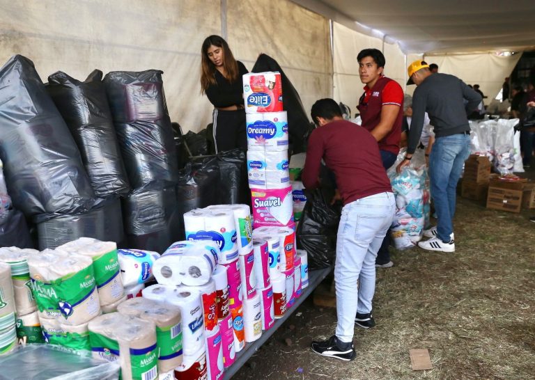 Se abrirá centro de acopio para apoyar a damnificados por lluvias en 5 estados: Bedolla