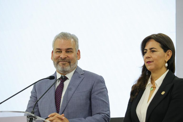 Refuta Bedolla misoginía de Leonel Godoy