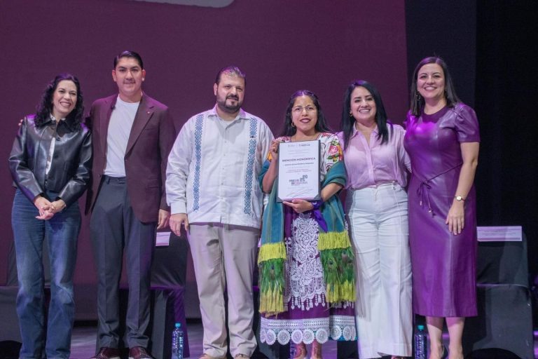 Egresada UTM recibe mención honorífica en Premio Michoacano de la Juventud 2025