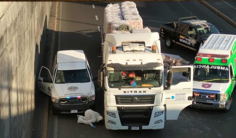 Peatón muere arrollado por tractocamión en el Libramiento Norte de Morelia