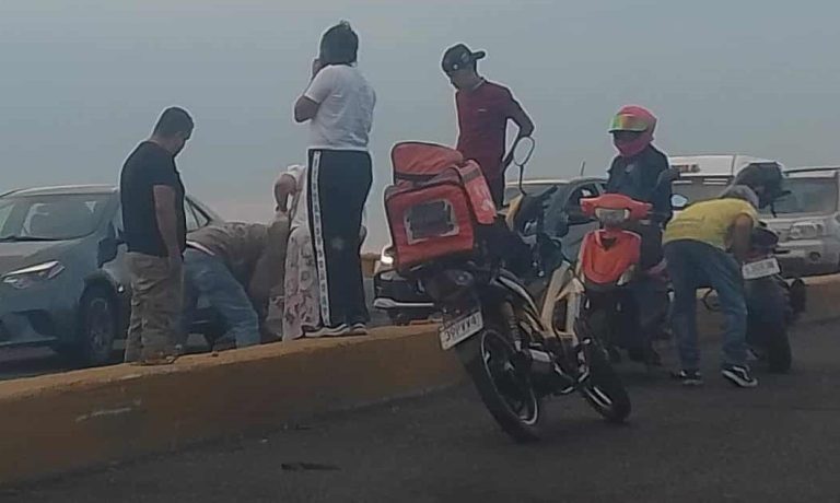Se accidenta motociclista en puente de la Avenida Madero Poniente de Morelia