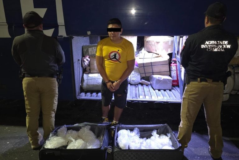 Detienen a una persona en posesión de 40 kilos de Metanfetamina en la autopista de Occidente  